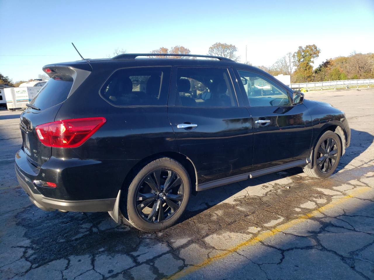 2018 Nissan Pathfinder - Image 3