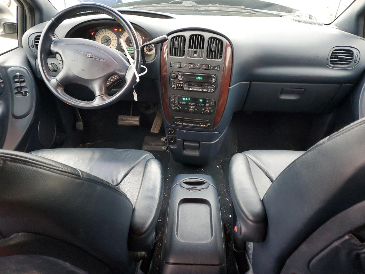 2001 Chrysler Town & Country - Image 8