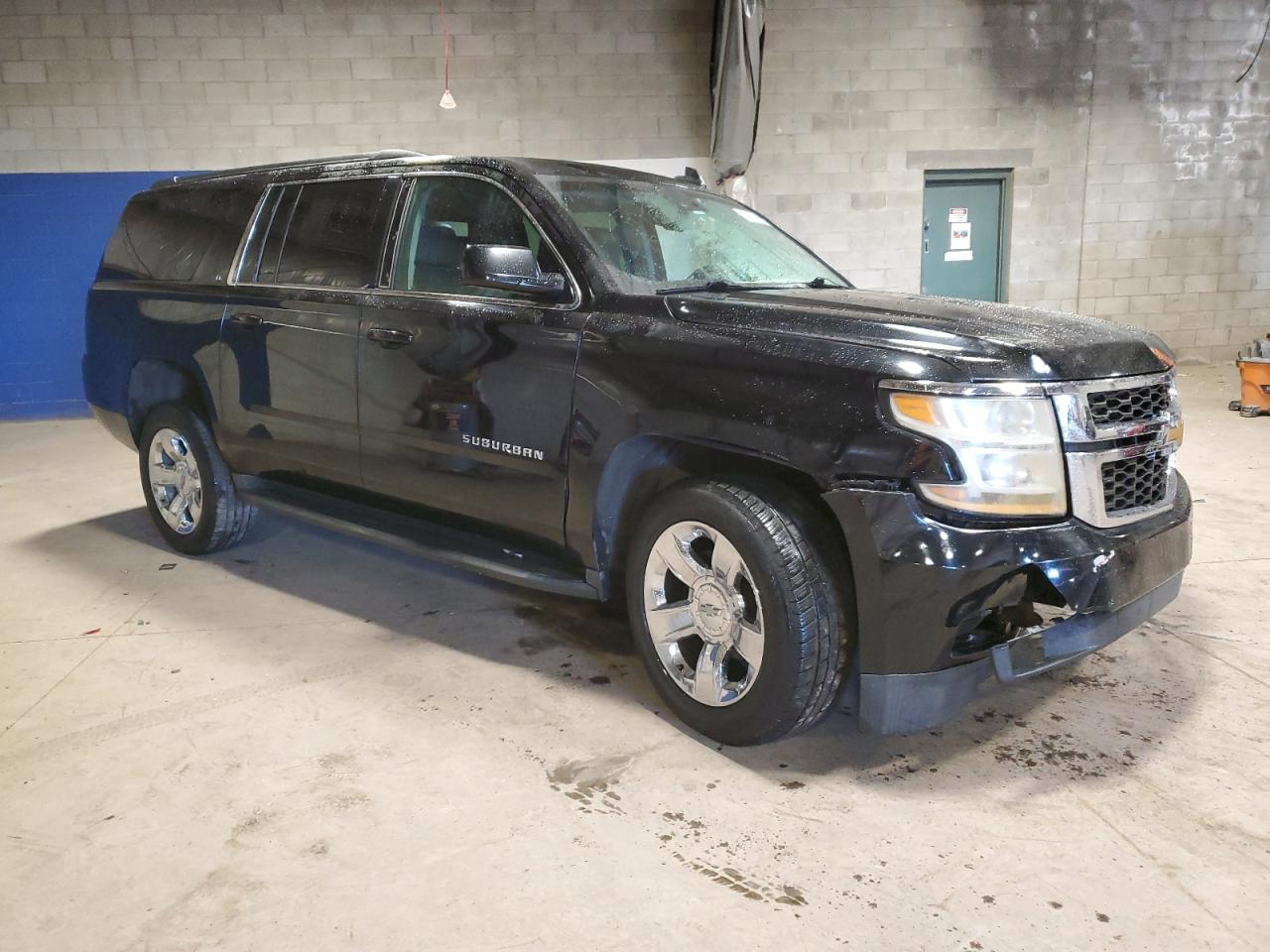 2015 Chevrolet Suburban - Image 4