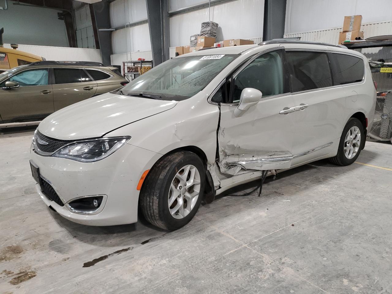 2017 Chrysler Pacifica - Image 1