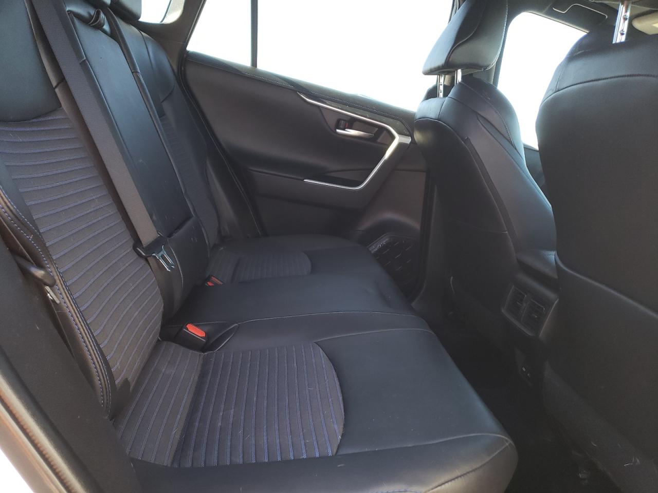 2022 Toyota RAV 4 - Image 11