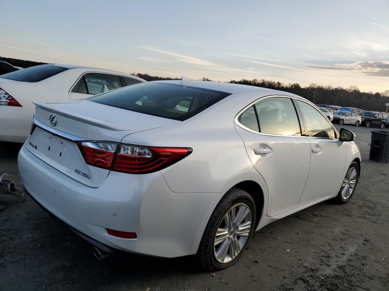 2015 Lexus ES - Image 3