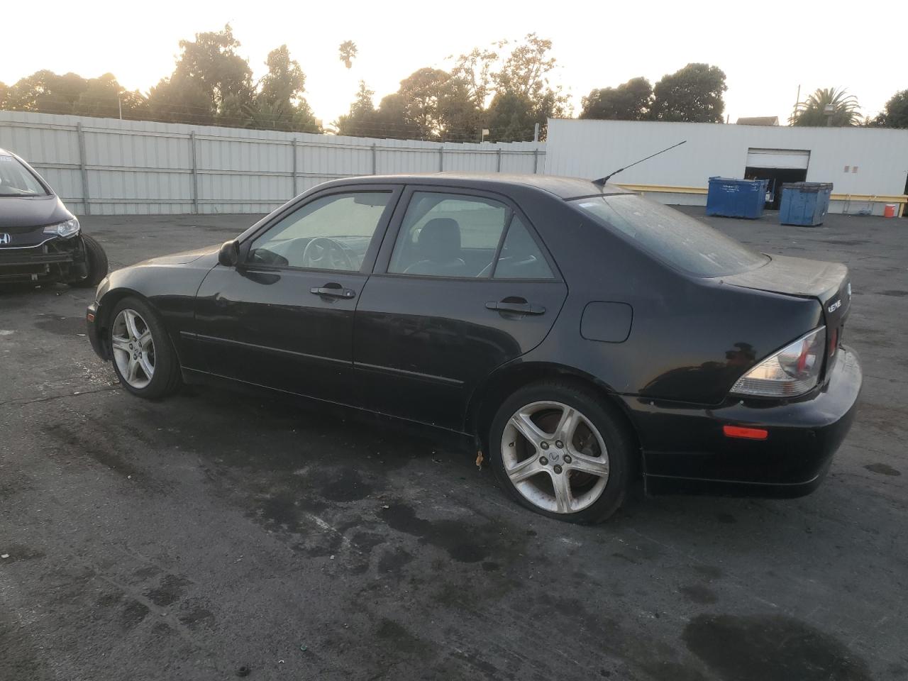 2001 Lexus IS - Image 2