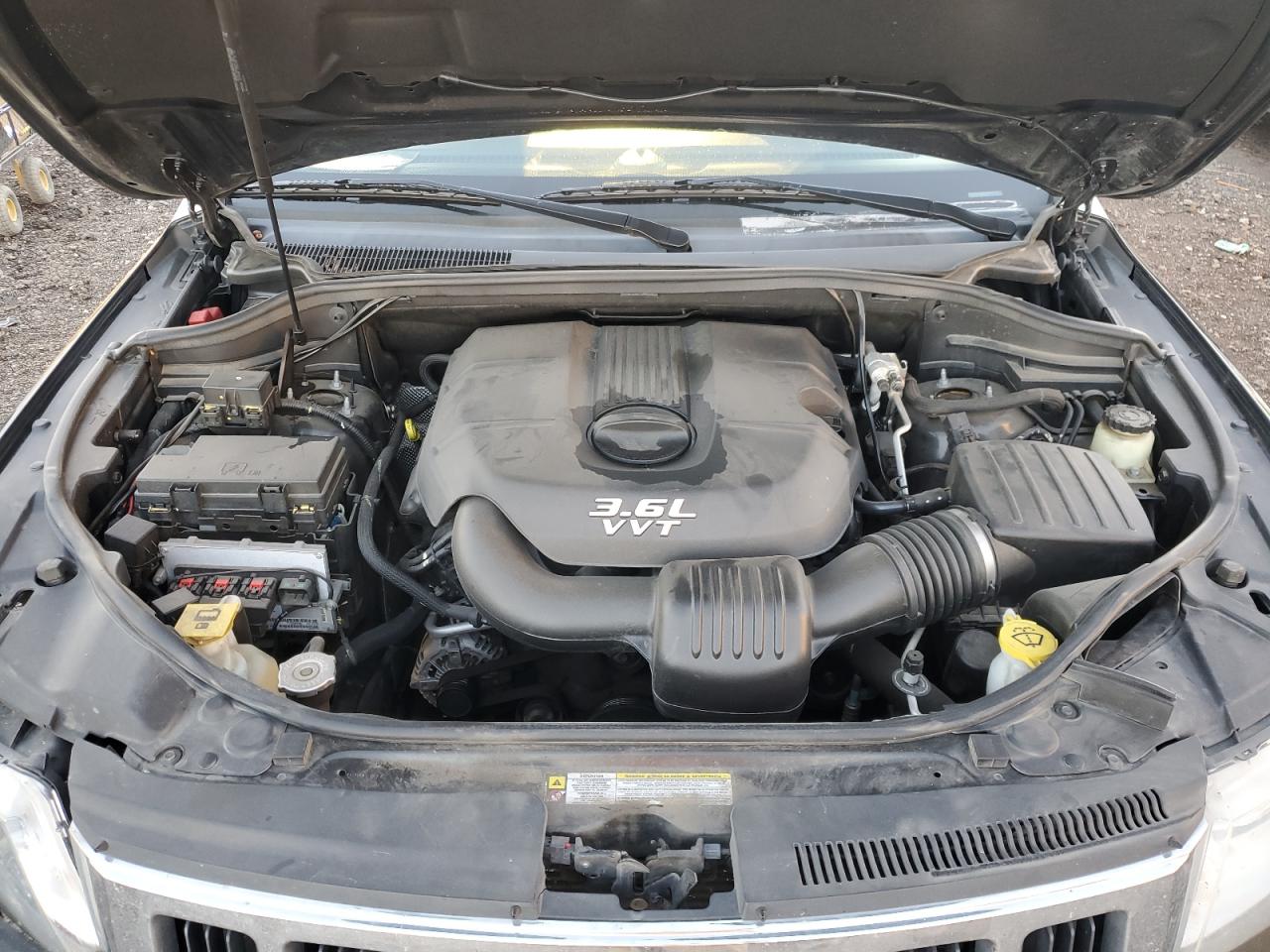 2012 Jeep Grand Cherokee - Image 11
