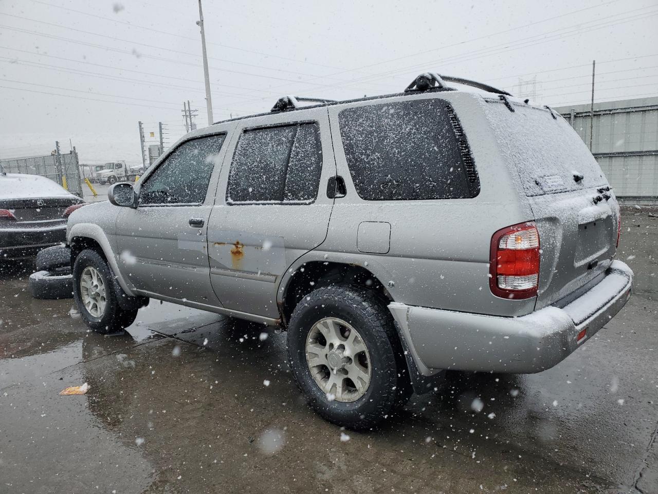 2001 Nissan Pathfinder - Image 2