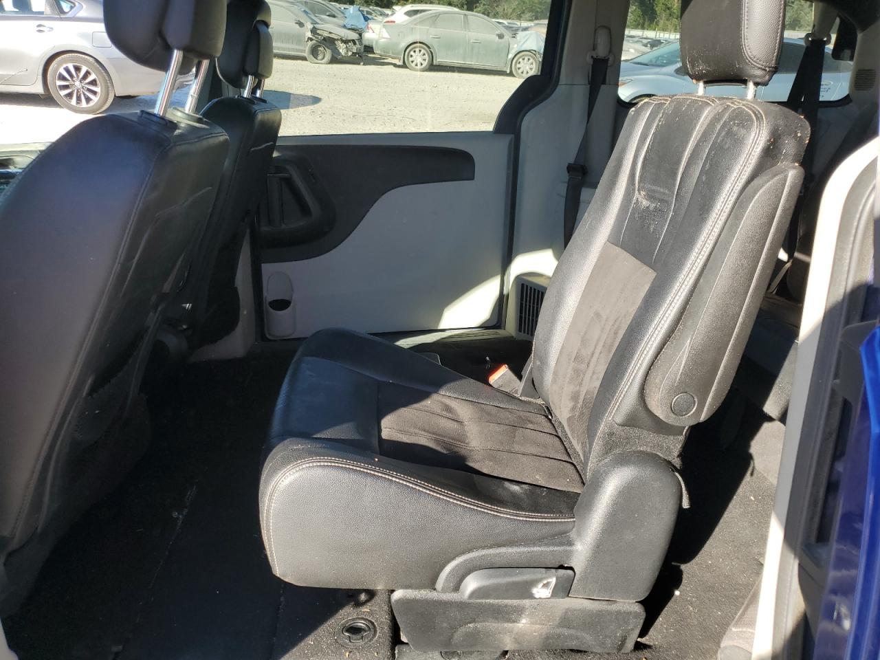 2020 Dodge Caravan - Image 11