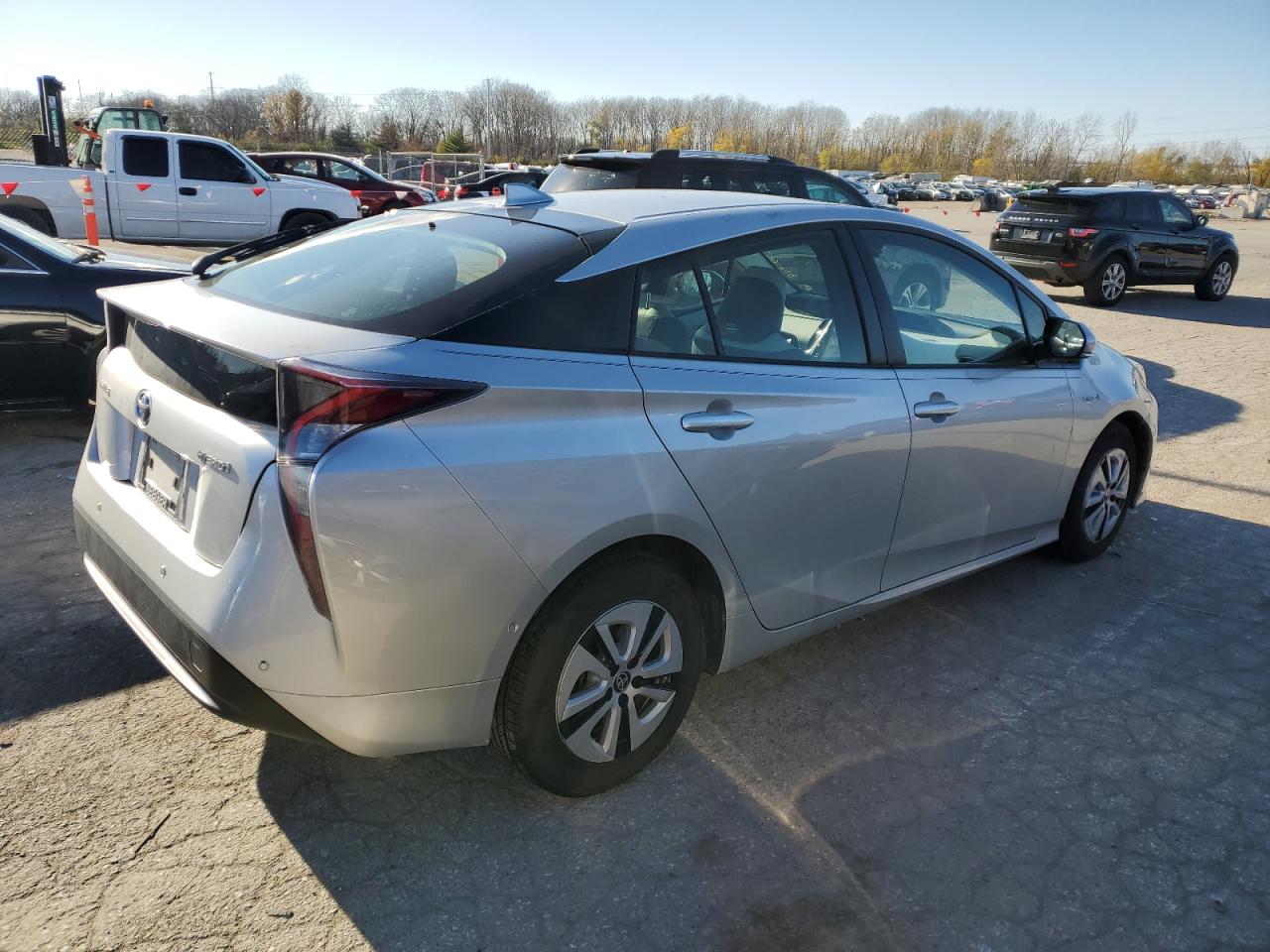 VIN JTDKARFU6J3056870 2018 TOYOTA PRIUS no.3