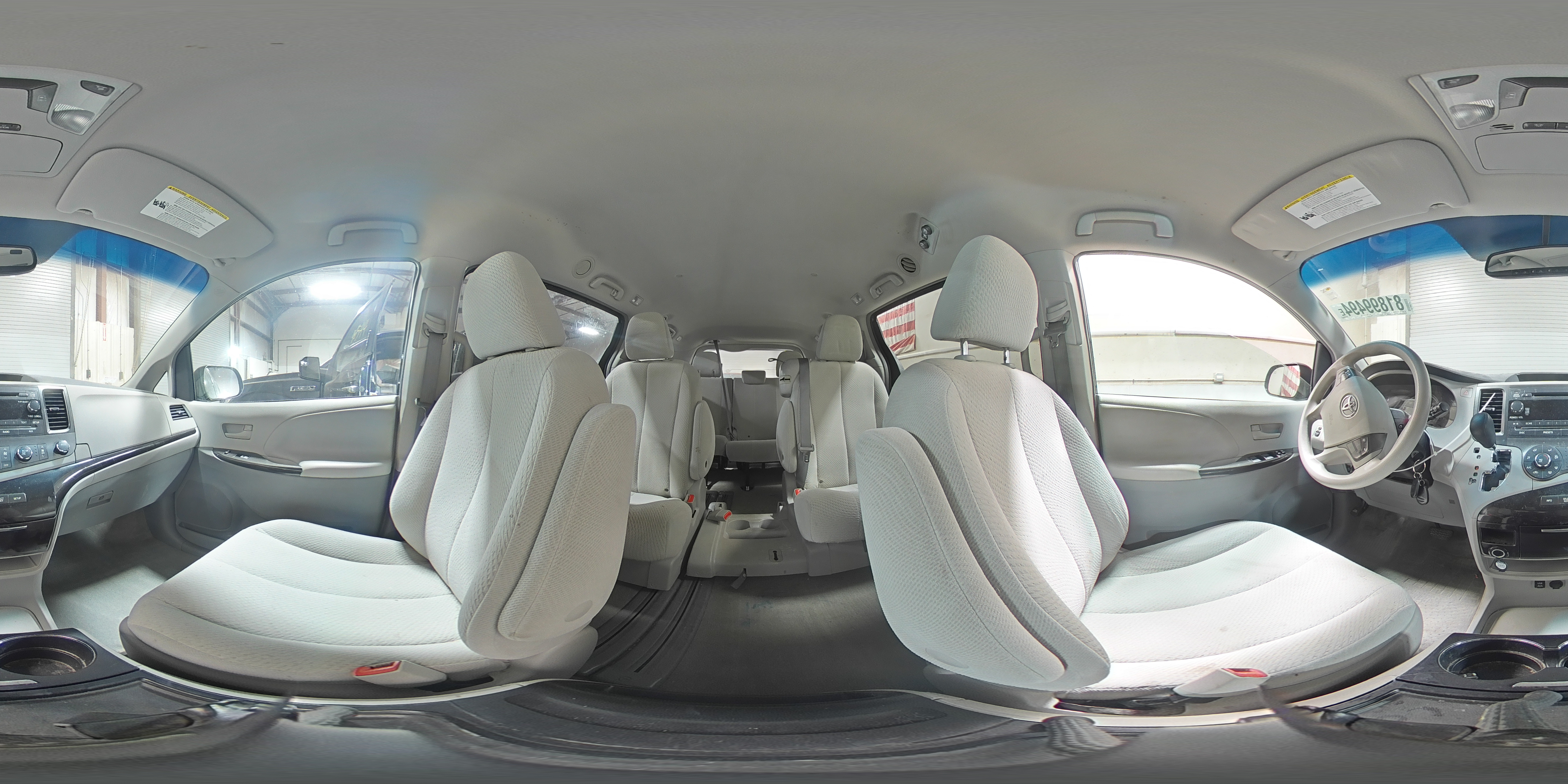 2012 Toyota Sienna - Image 15