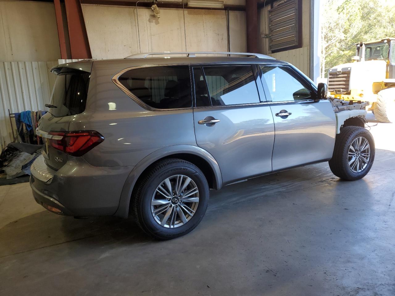 2021 Infiniti QX80 - Image 3