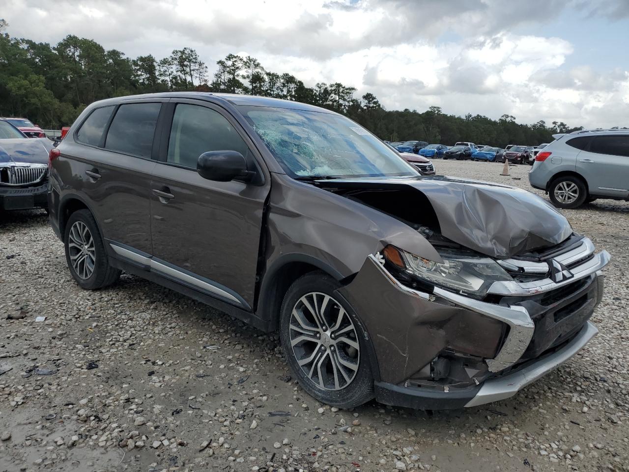 2017 Mitsubishi Outlander - Image 4