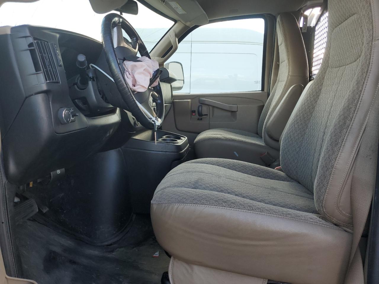 2018 GMC Savana - Image 7