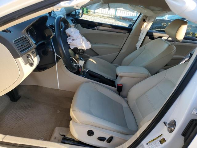  VOLKSWAGEN PASSAT 2015 White