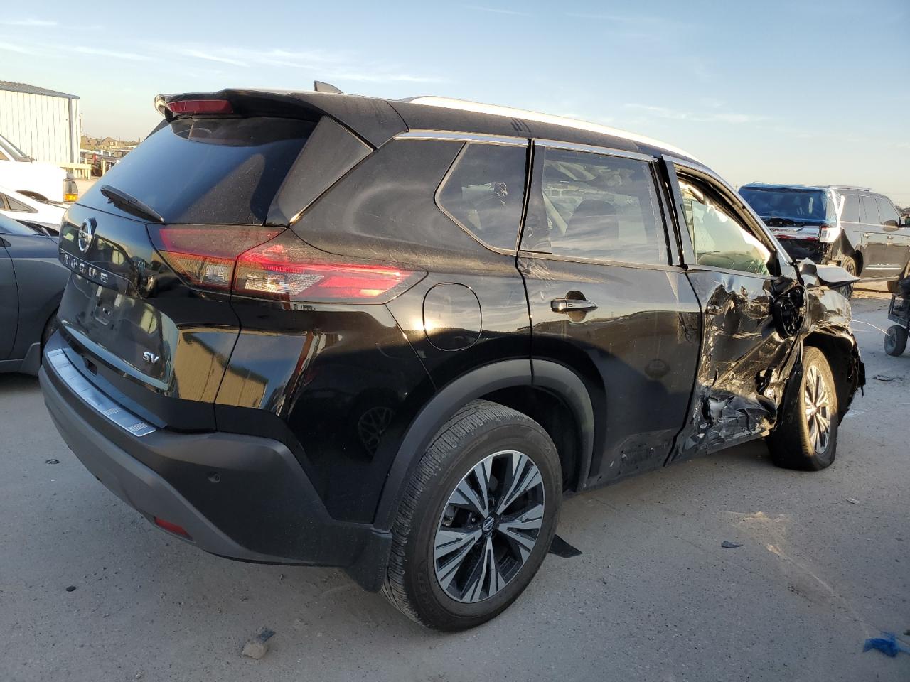 2021 Nissan Rogue - Image 3