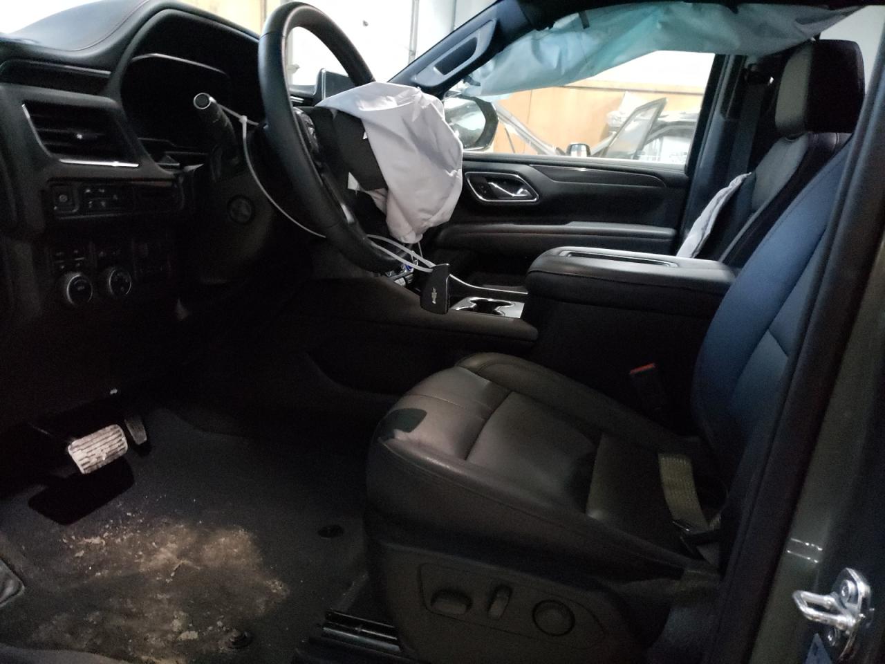 2023 Chevrolet Suburban - Image 7