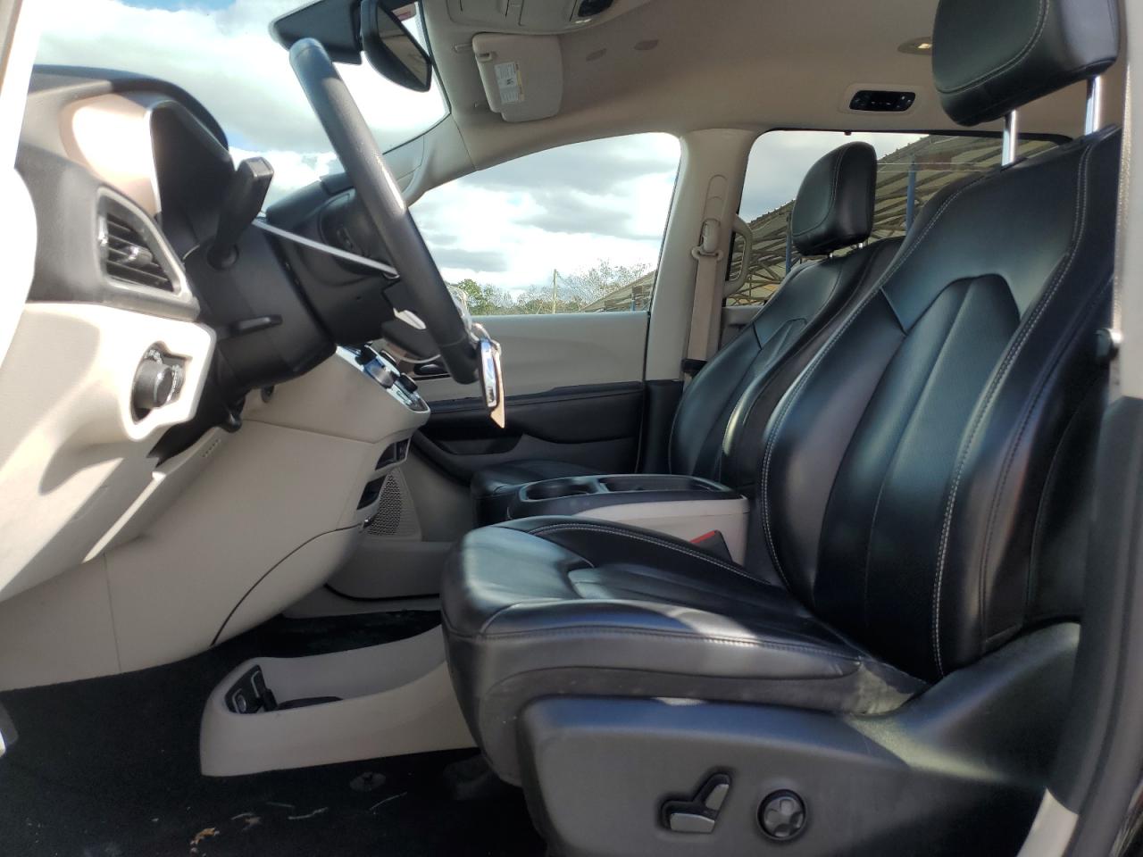 2020 Chrysler Voyager - Image 7