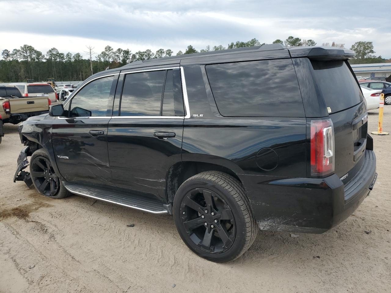 2017 GMC Yukon - Image 2