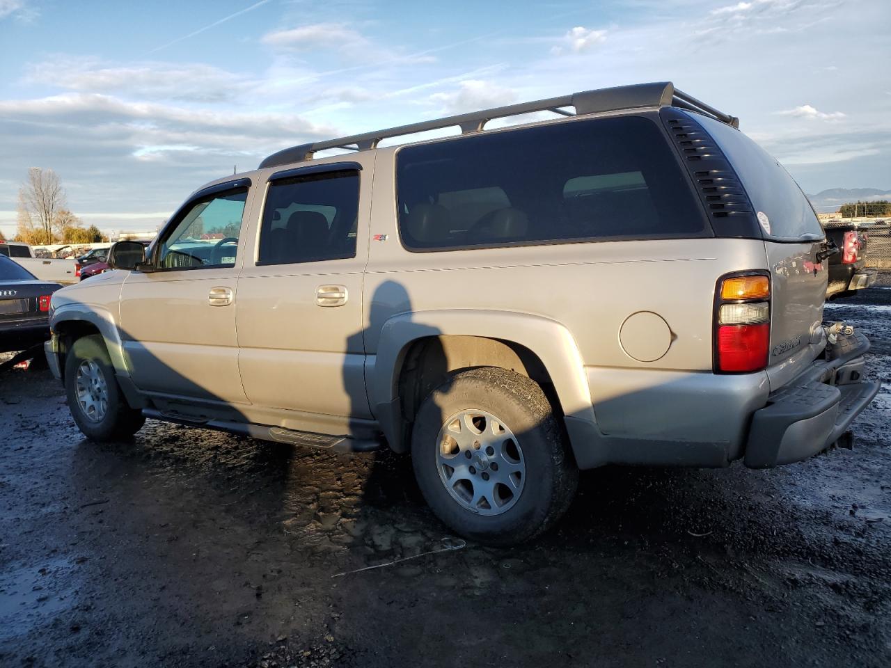 2005 Chevrolet Suburban - Image 2