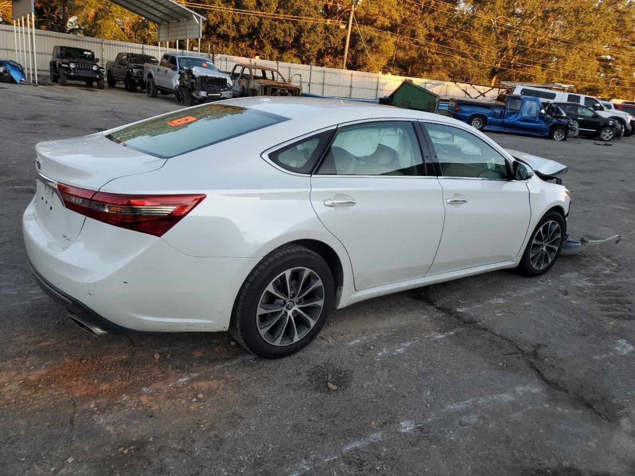 VIN 4T1BK1EB5JU278367 2018 TOYOTA AVALON no.3