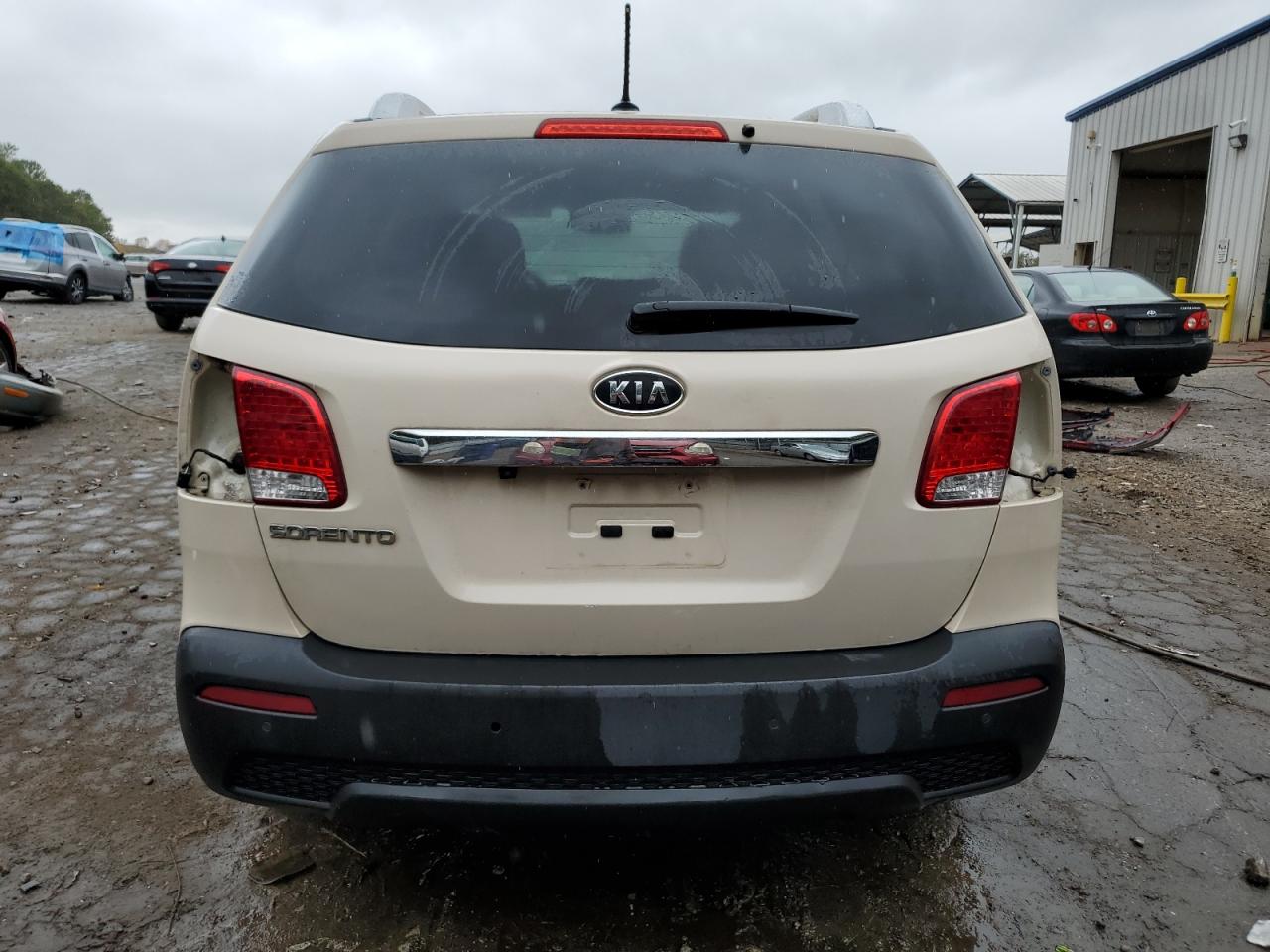 2011 Kia Sorento Base VIN: 5XYKTCA13BG095658 Lot: 79100314