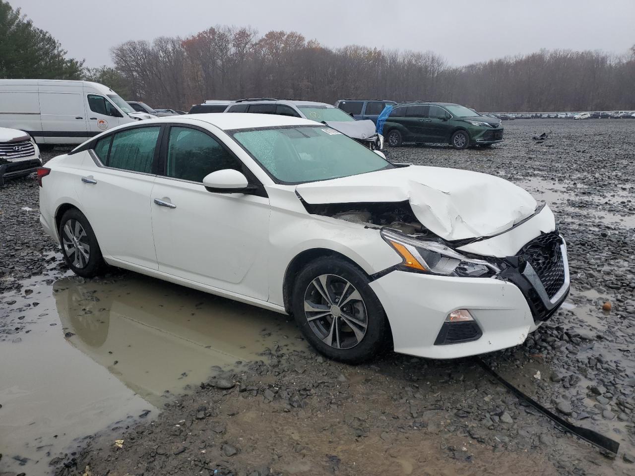 2020 Nissan Altima - Image 4