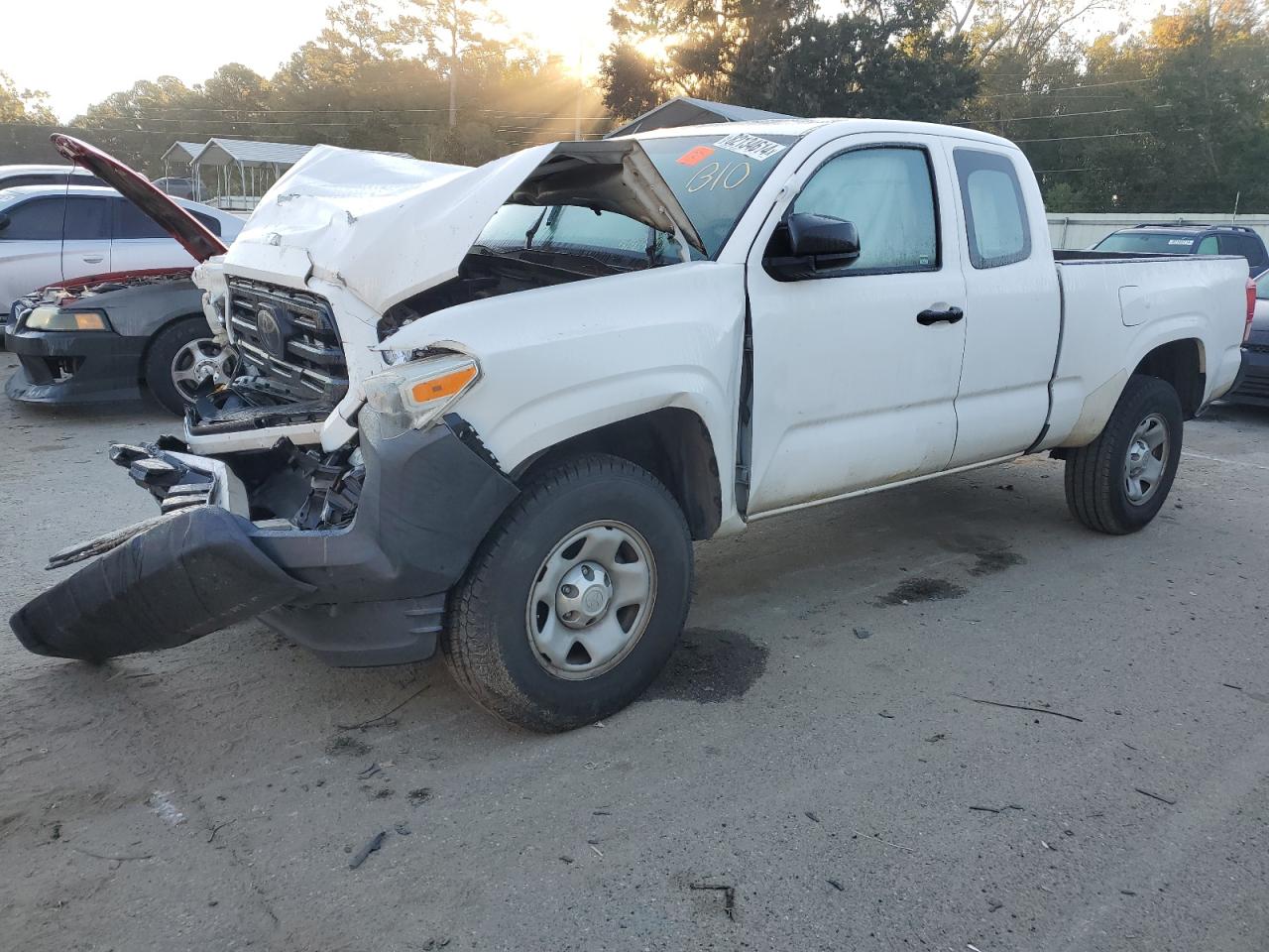 VIN 5TFRX5GN9JX112340 2018 TOYOTA TACOMA no.1