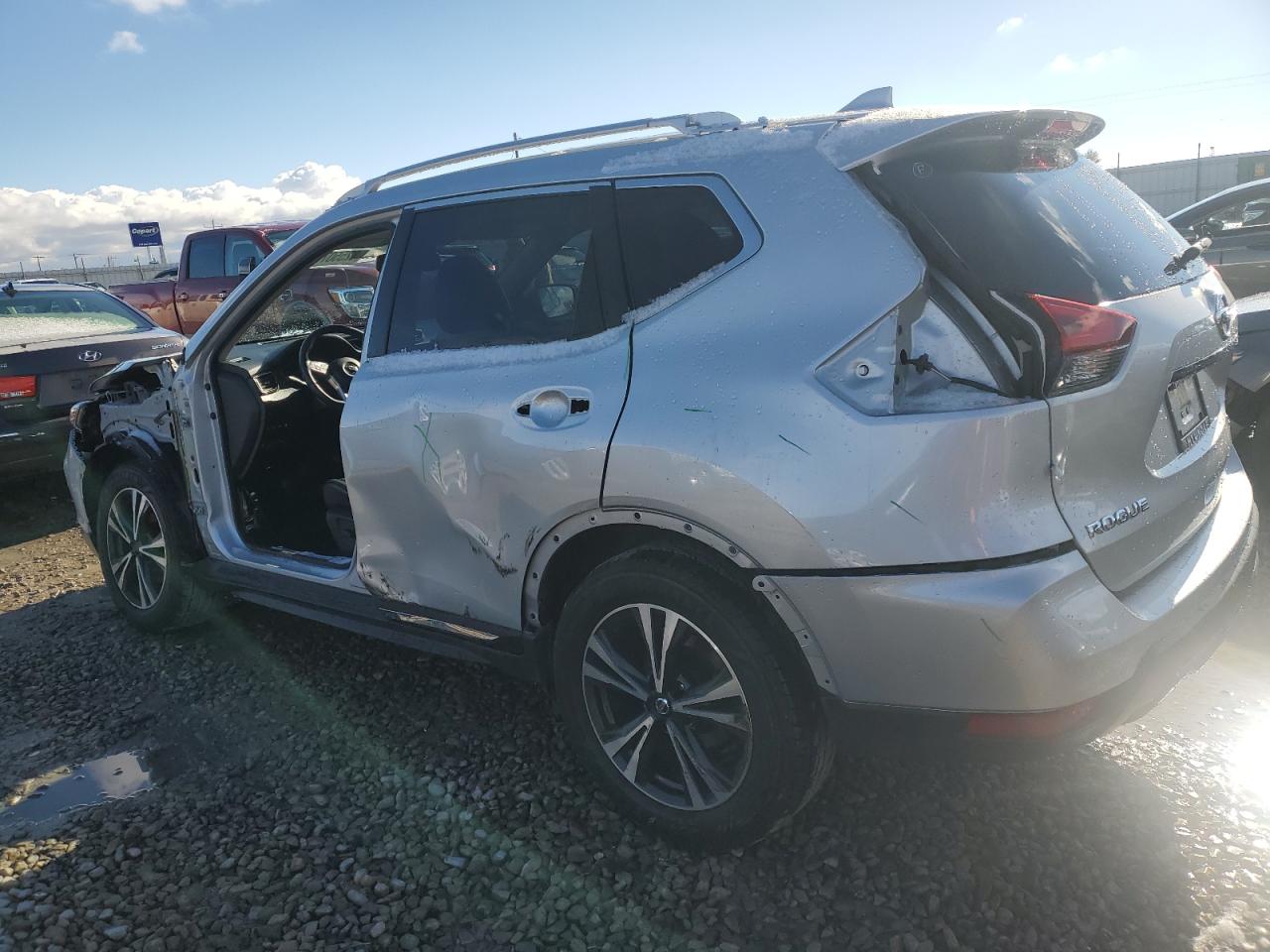 JN8AT2MV0JW321262 2018 NISSAN ROGUE - Image 2