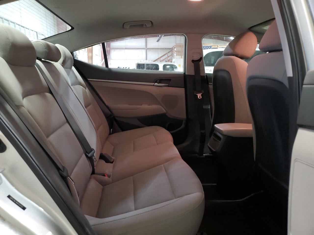 2017 Hyundai Elantra - Image 10