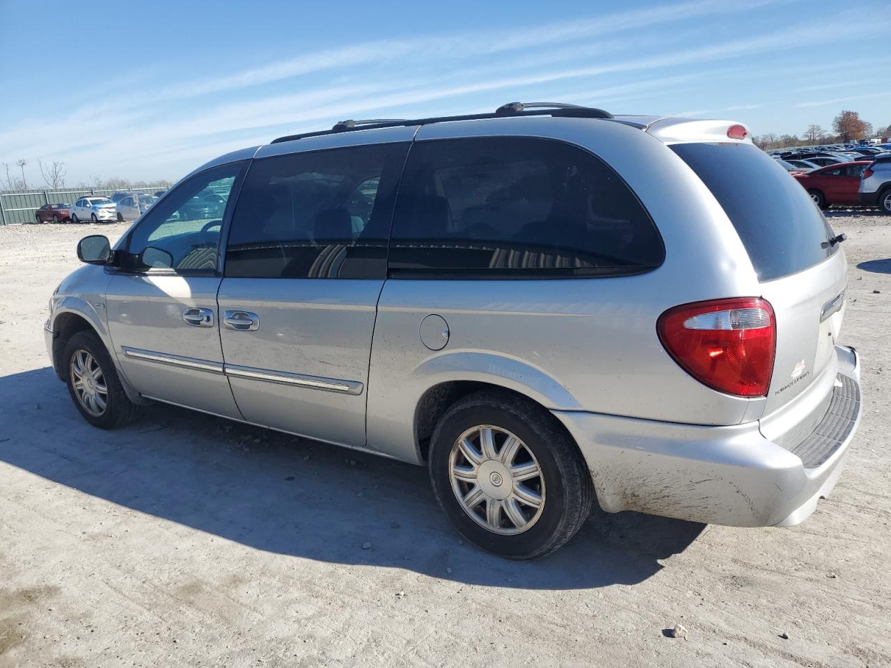 2007 Chrysler Town & Country - Image 2