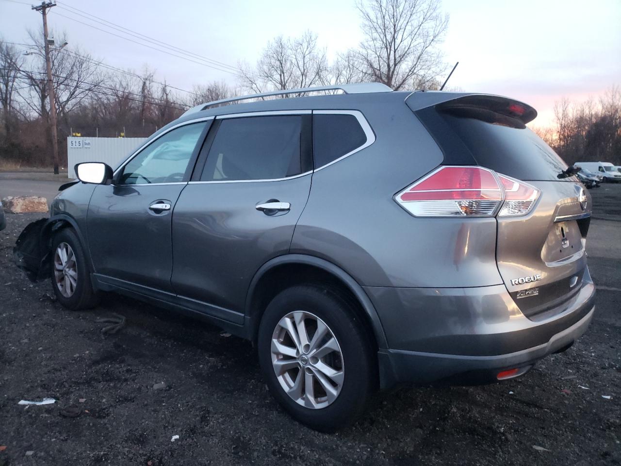 2016 Nissan Rogue - Image 2