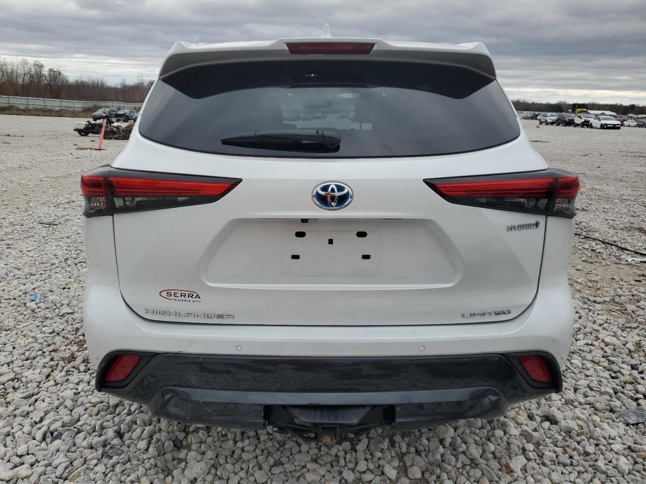 2022 Toyota Highlander - Image 6