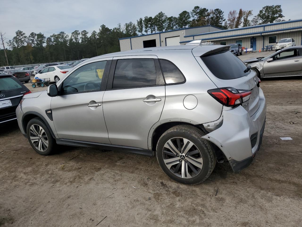 2021 Mitsubishi Outlander - Image 2