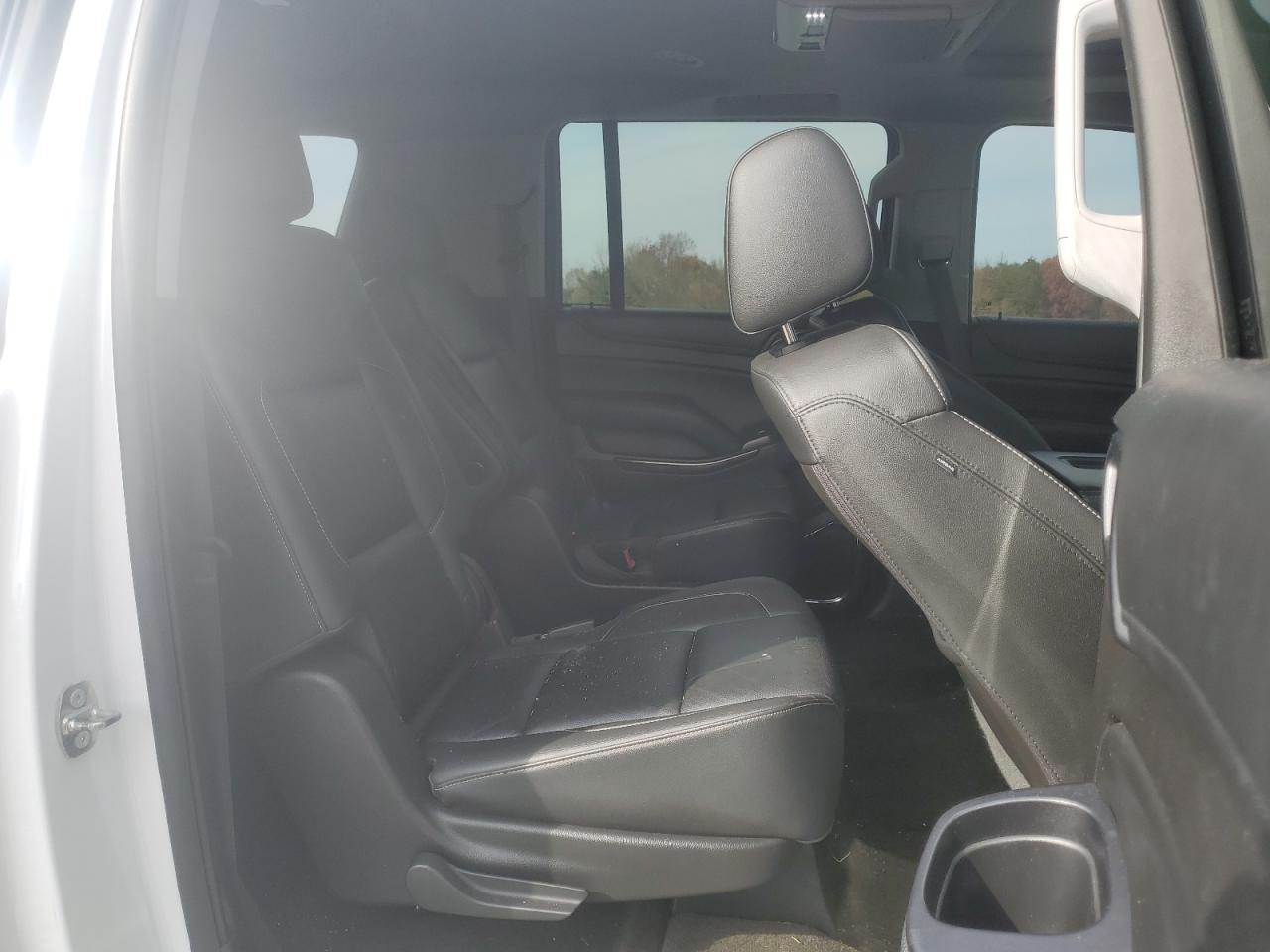 2016 Chevrolet Suburban - Image 11