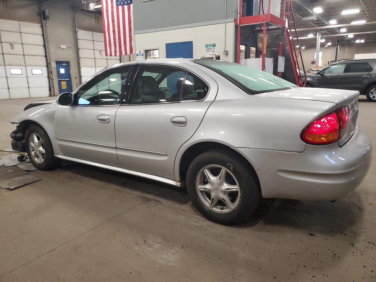 2001 Oldsmobile Alero - Image 2