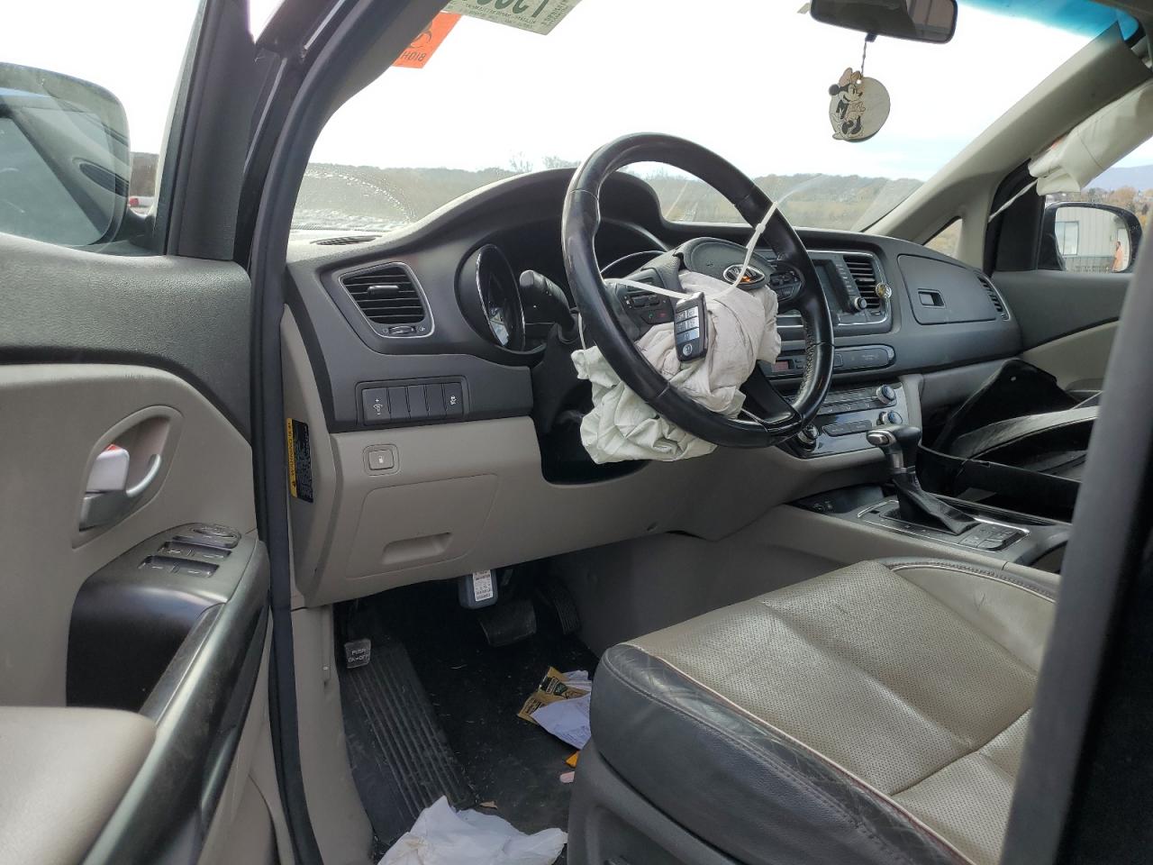 2017 Kia Sedona - Image 8