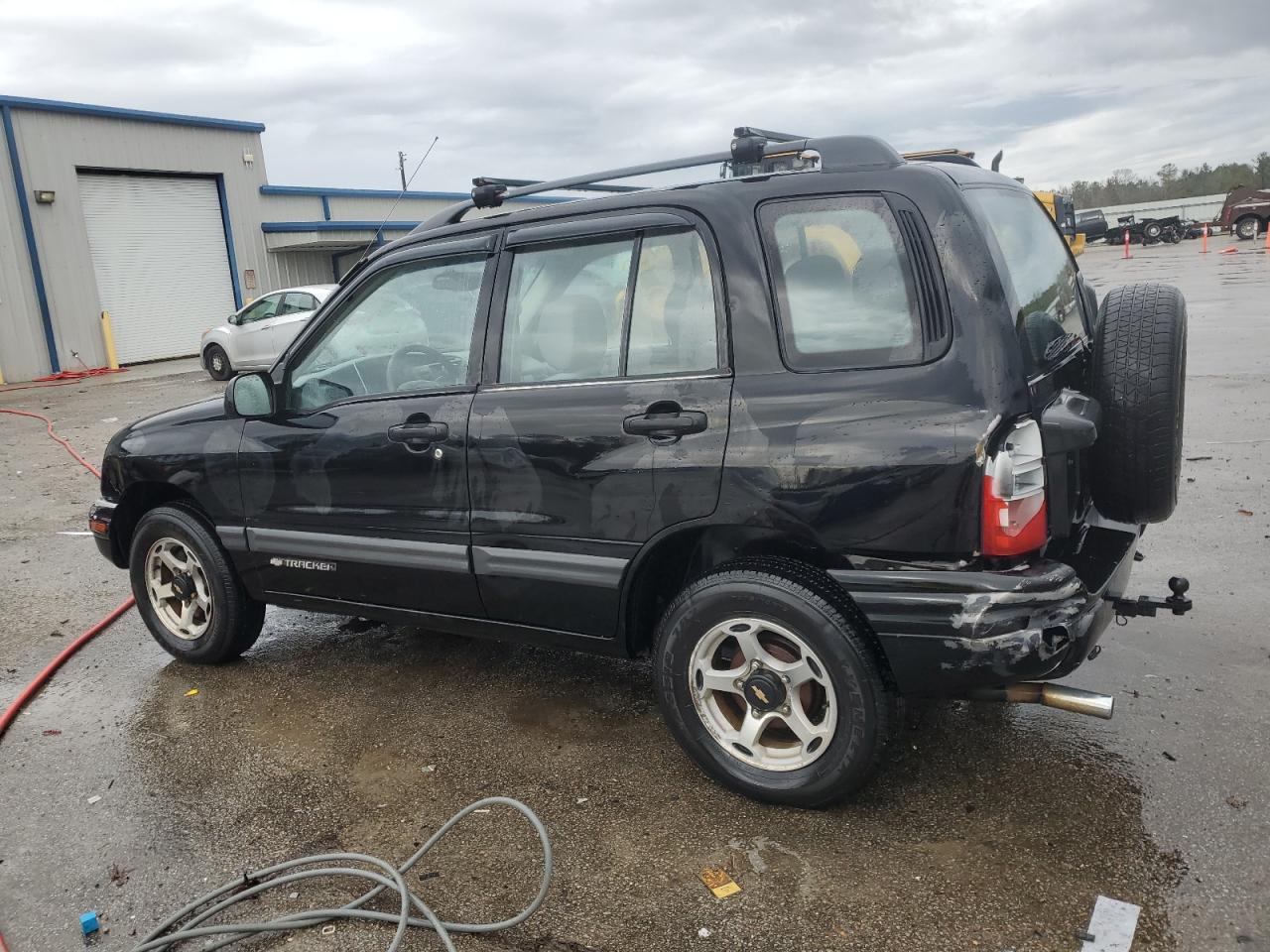 2000 Chevrolet Tracker - Image 2