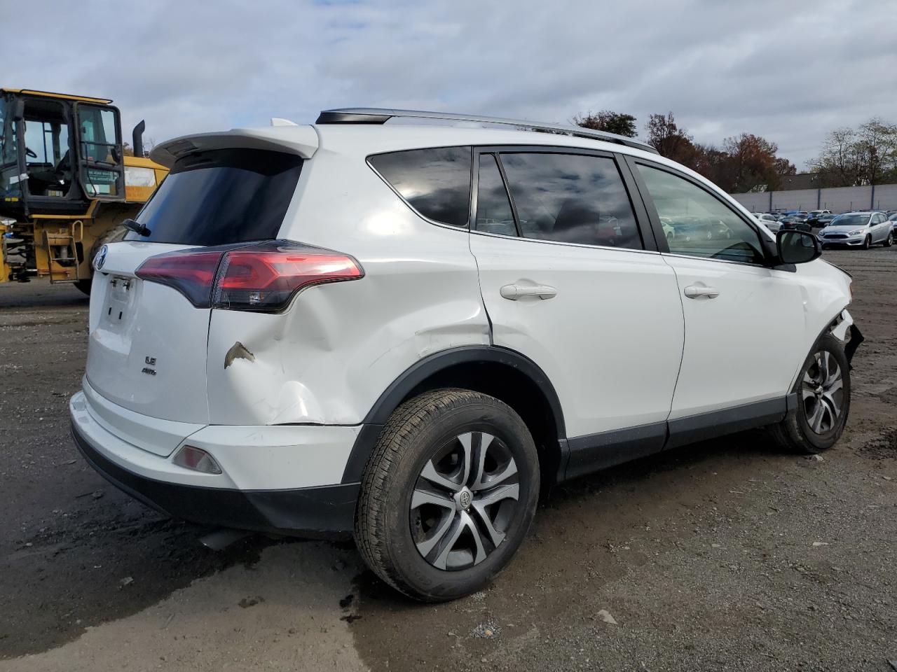 VIN JTMBFREV5HJ134668 2017 TOYOTA RAV4 no.3