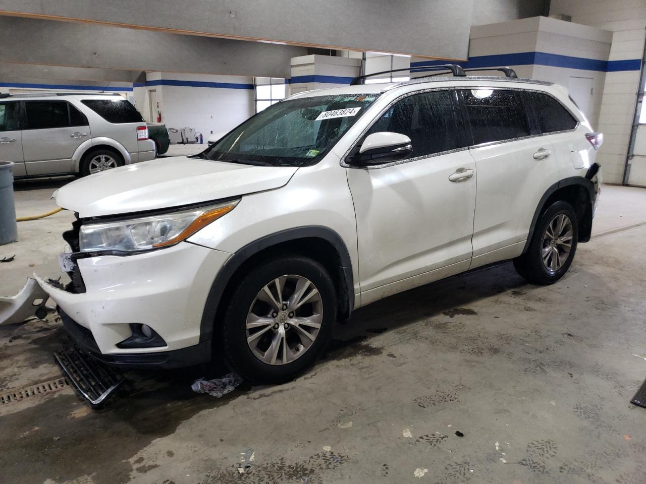 2015 Toyota Highlander - Image 1