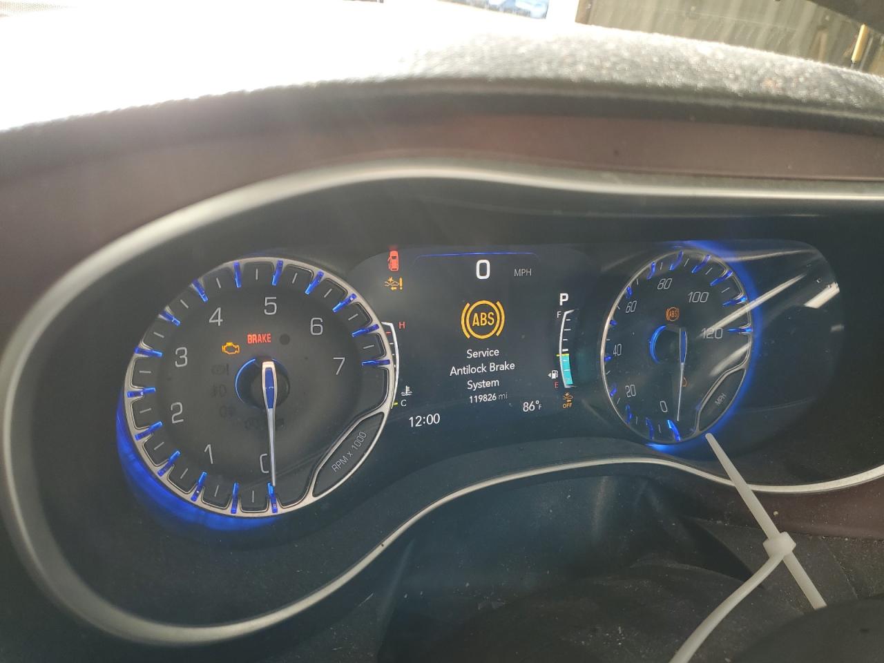 2017 Chrysler Pacifica - Image 9