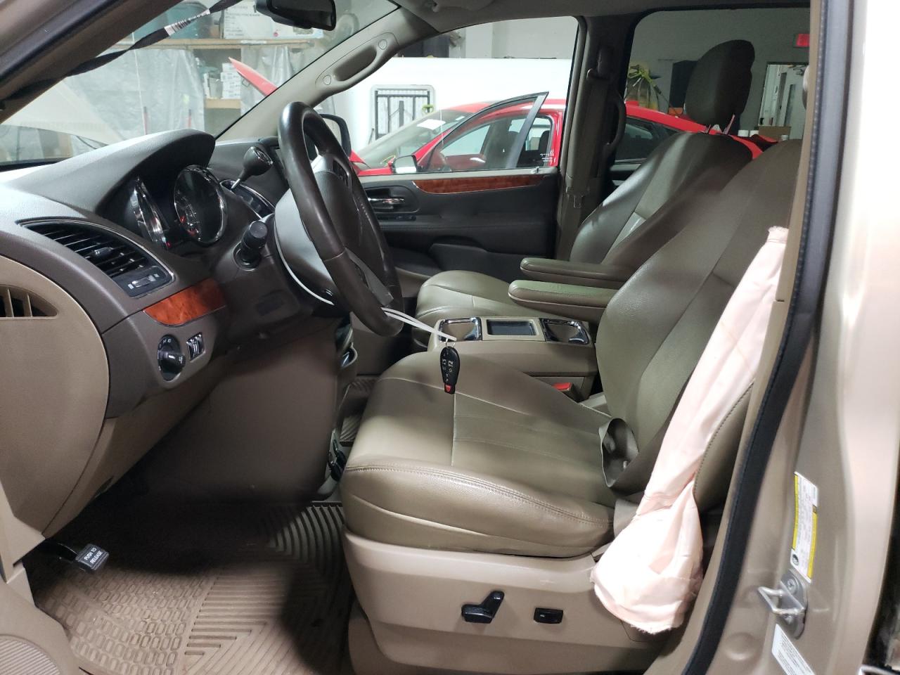 2014 Chrysler Town & Country - Image 7