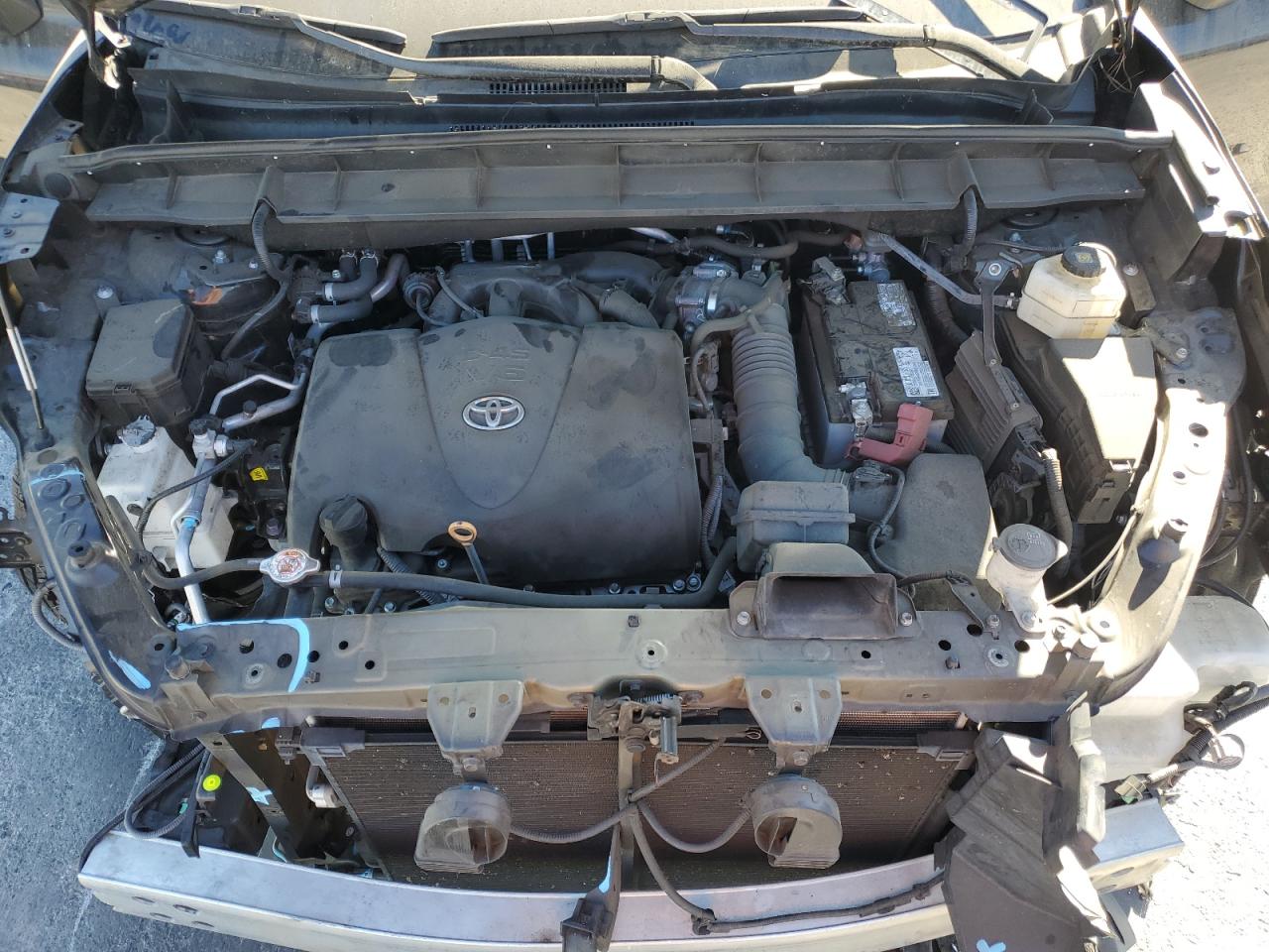 2021 Toyota Highlander - Image 12