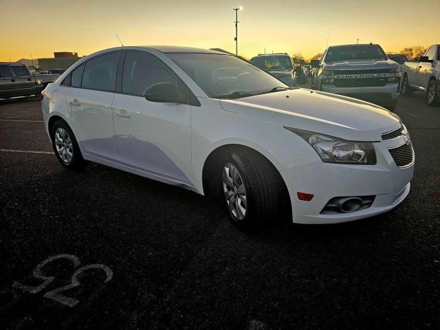 Sedans CHEVROLET CRUZE 2014 White