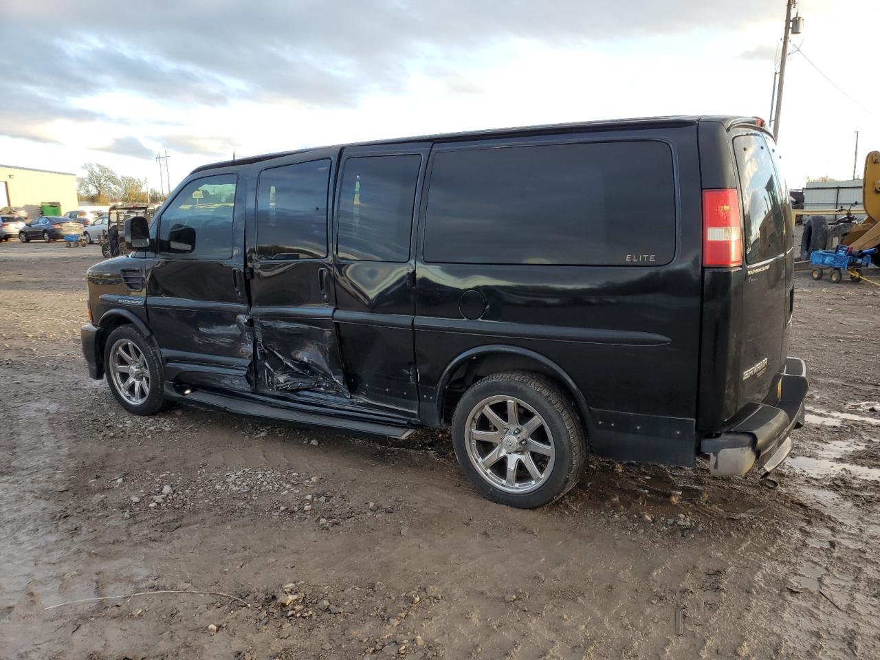 2012 GMC Savana - Image 2