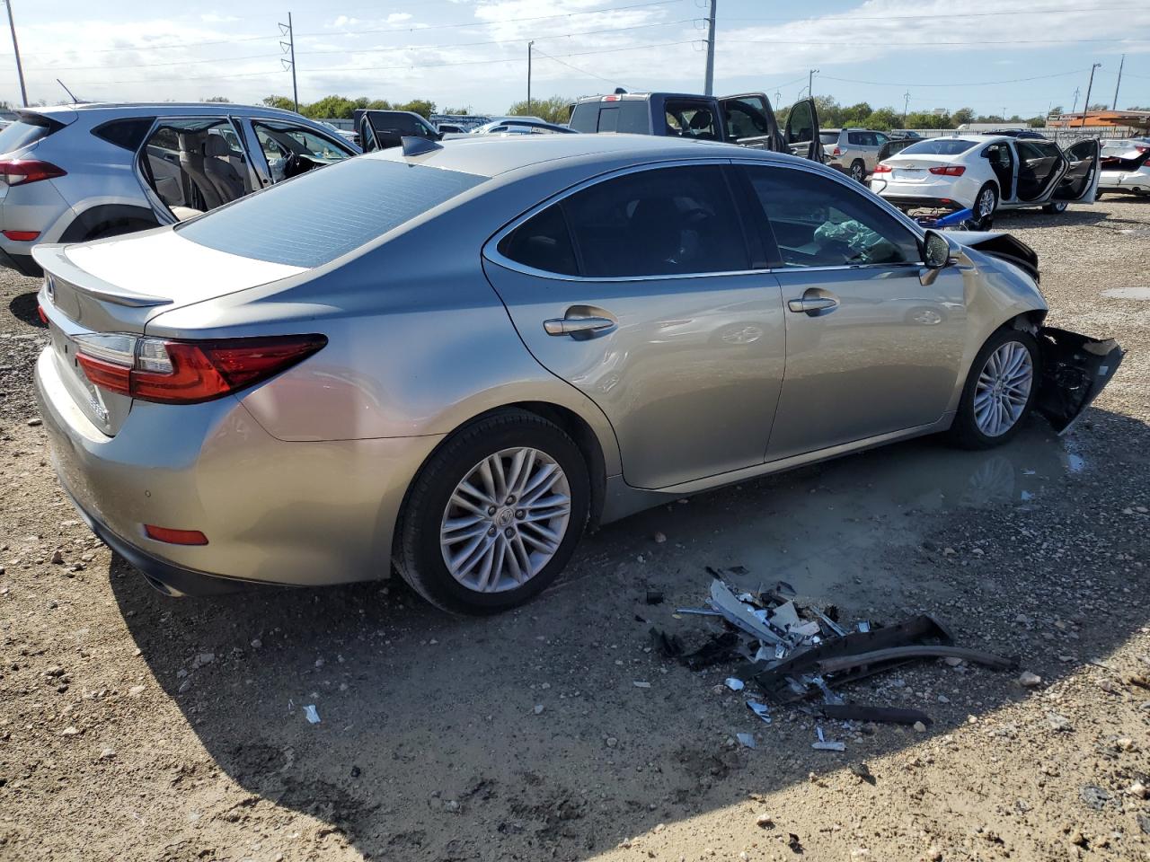2017 Lexus ES - Image 3