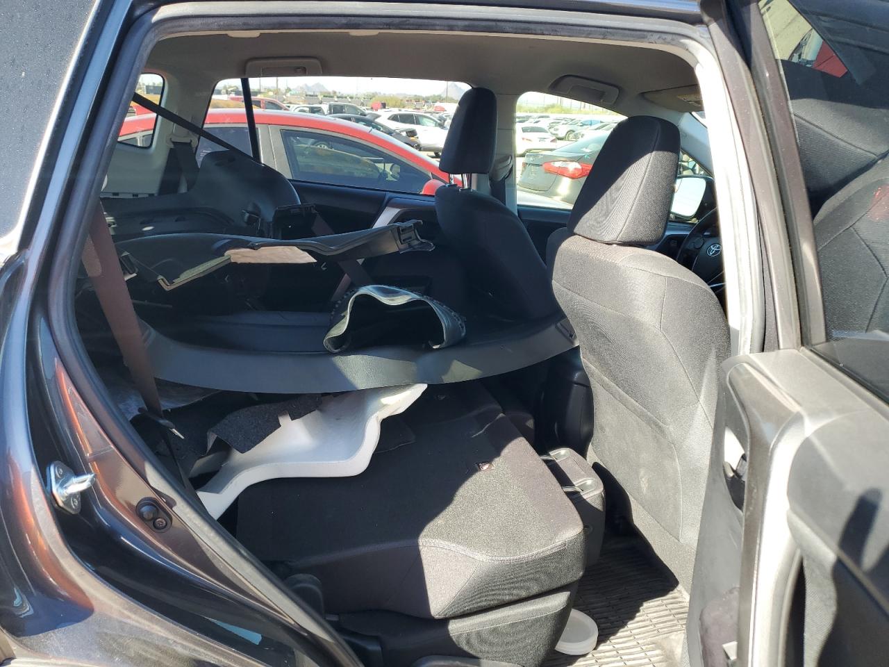 2018 Toyota RAV 4 - Image 11