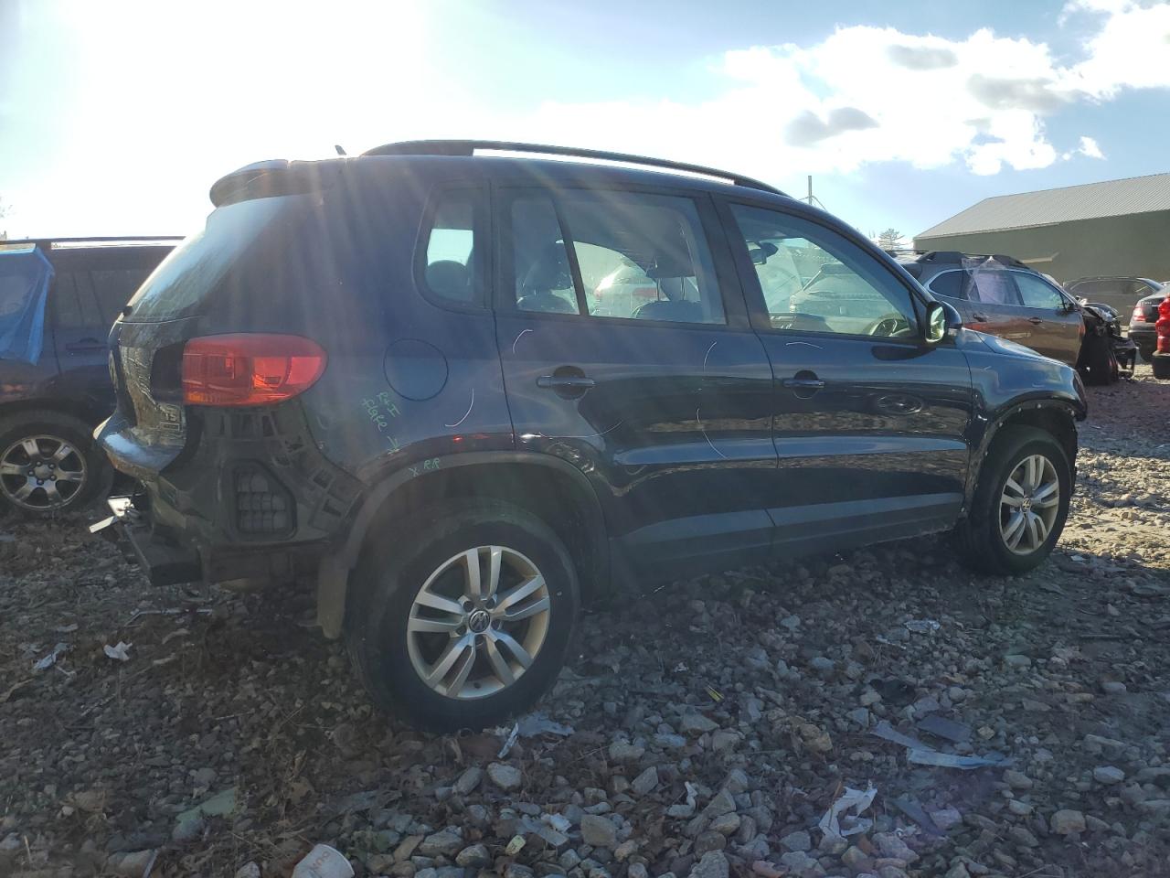 VIN WVGBV7AX5GW563210 2016 VOLKSWAGEN TIGUAN no.3