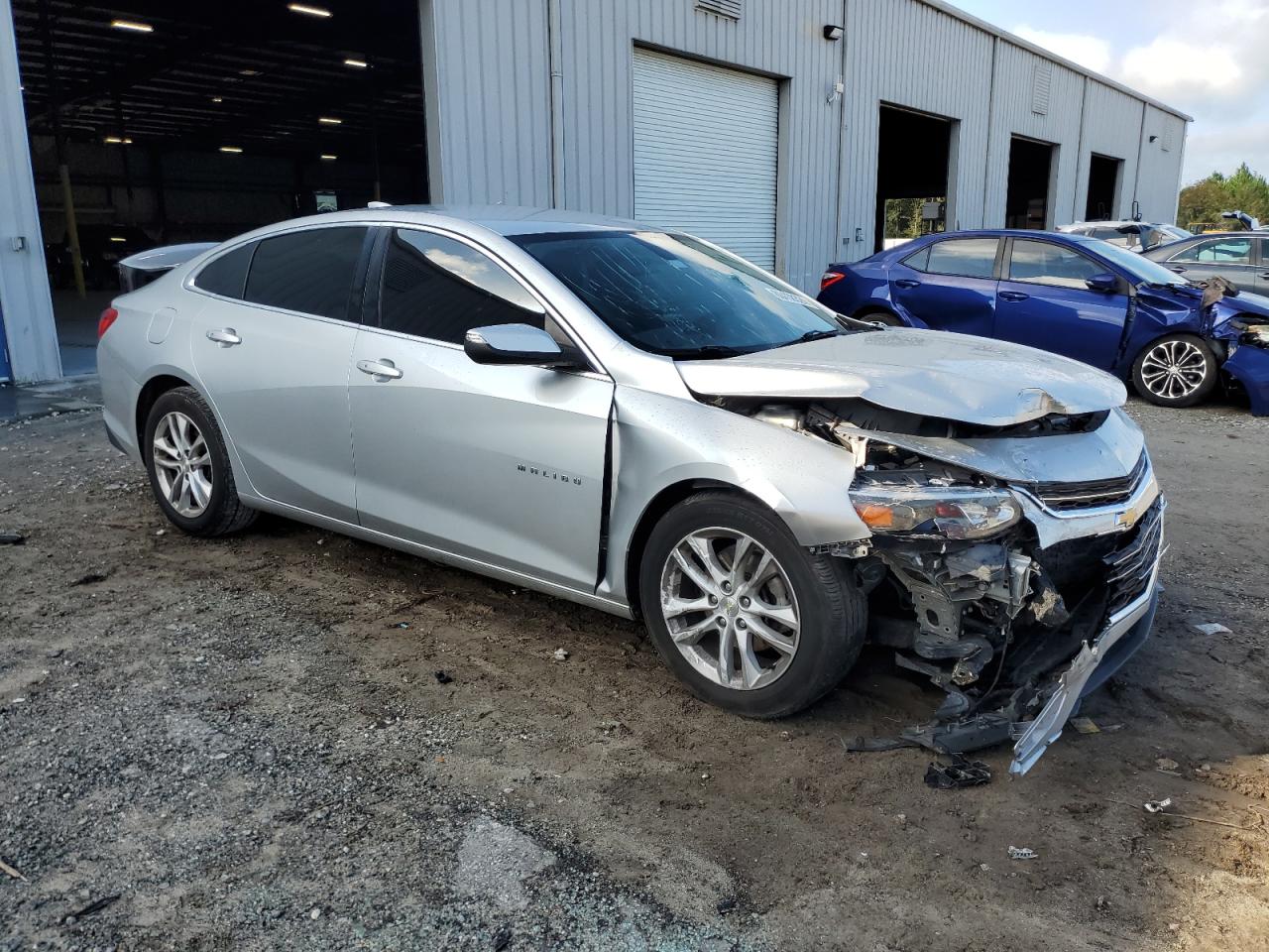 VIN 1G1ZD5ST4JF136185 2018 CHEVROLET MALIBU no.4