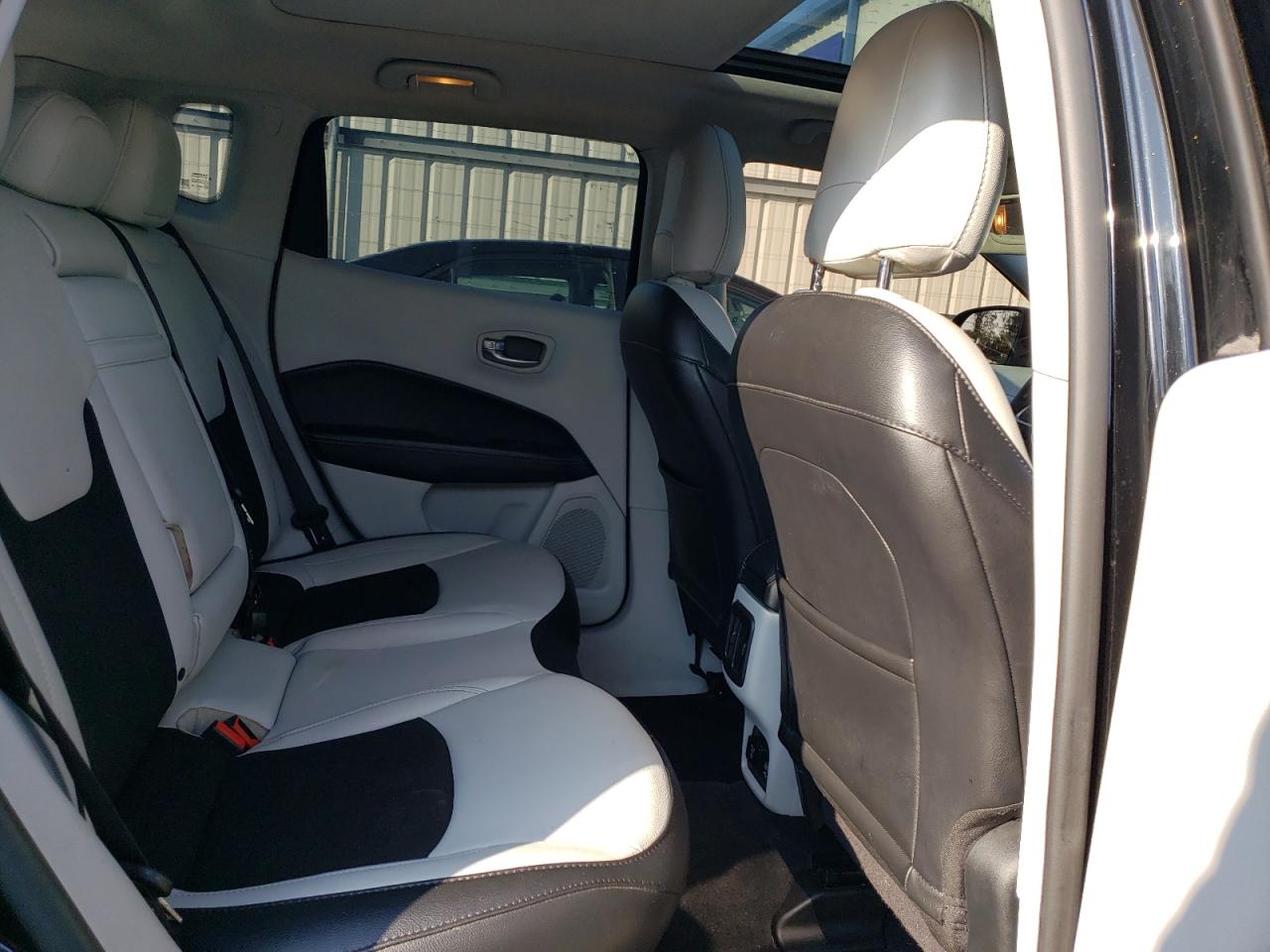 2019 Jeep Compass - Image 11