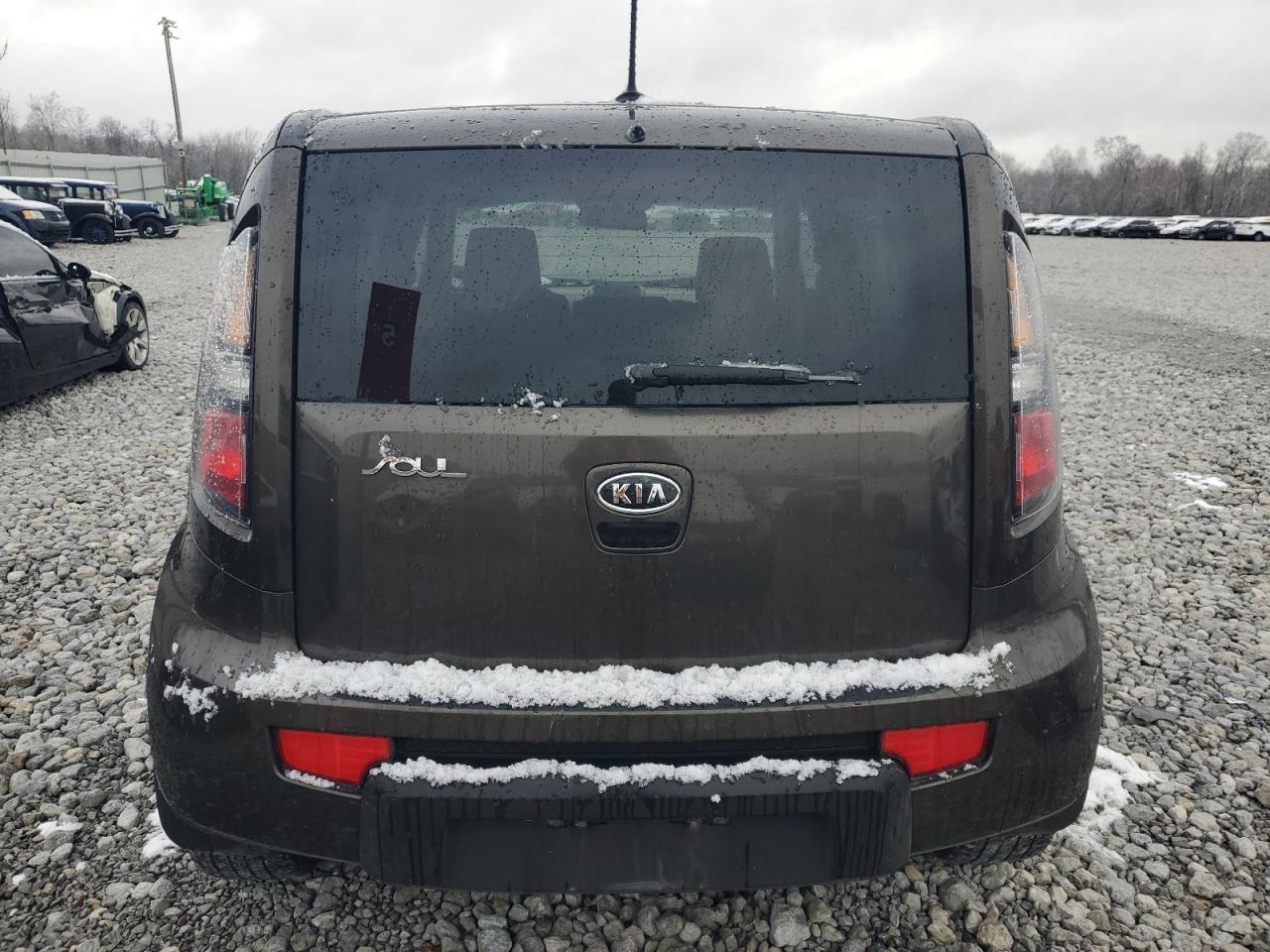 2010 Kia Soul + VIN: KNDJT2A28A7101447 Lot: 81781194