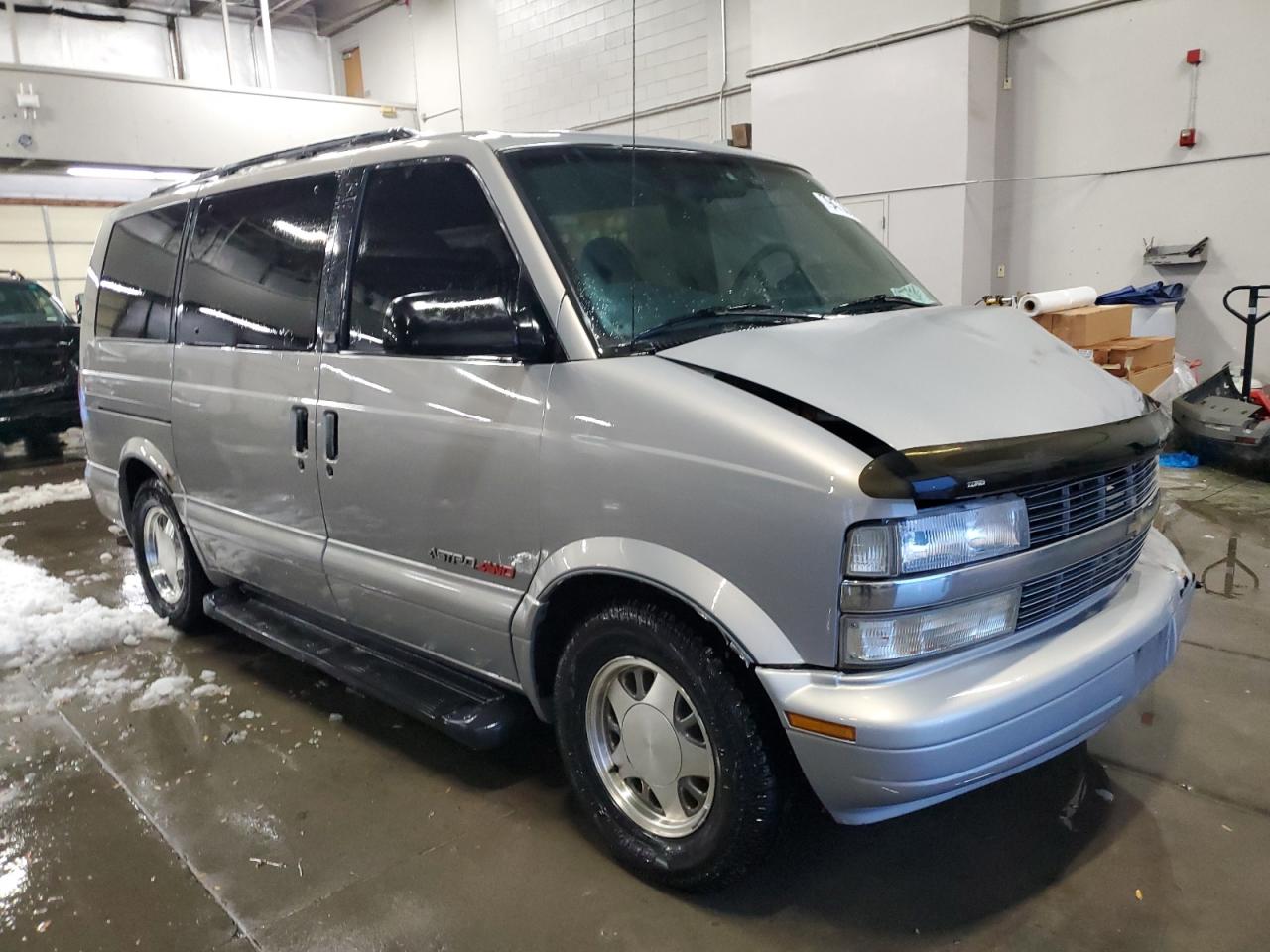 2000 Chevrolet Astro - Image 4