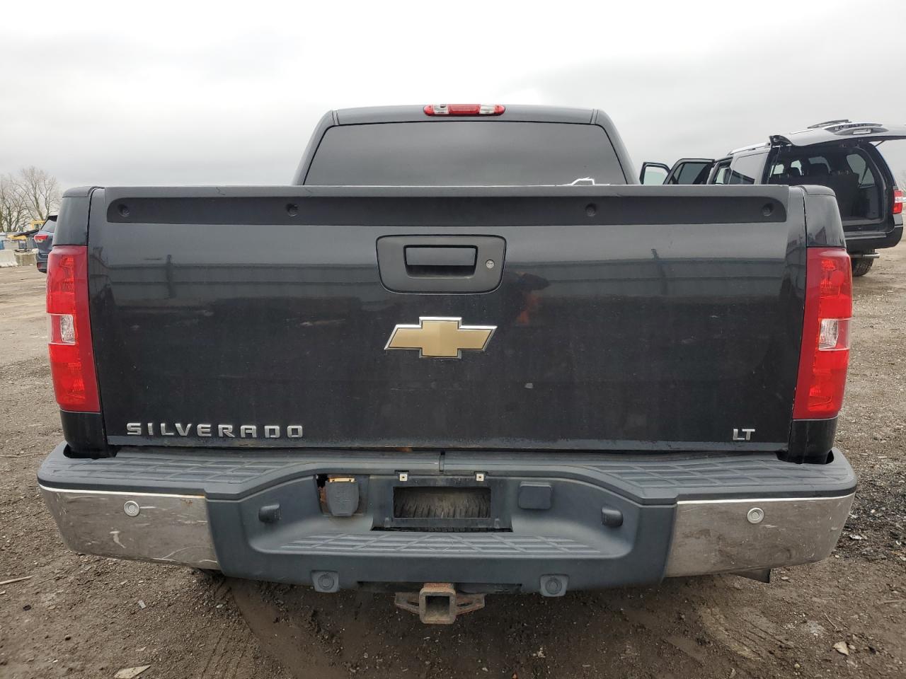 2007 Chevrolet Silverado - Image 10